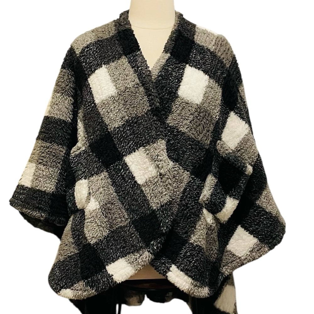 Berkshire OS Plaid Poncho NWOT